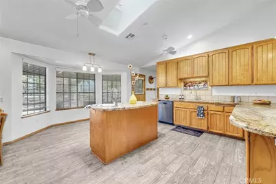 7854 Oak Hills Rd, Oak Hills, CA 92344 - Photo 14