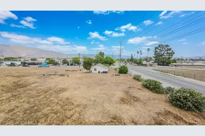 1011 W 7th St, San Jacinto, CA 92582 - Photo 2