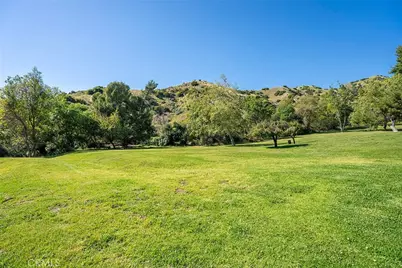 9512 Via Venezia, Burbank, CA 91504 - Photo 30