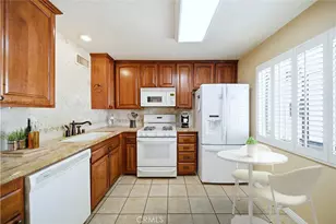 9512 Via Venezia, Burbank, CA 91504 - Photo 10