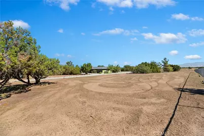 7215 Kourie Way, Oak Hills, CA 92344 - Photo 46