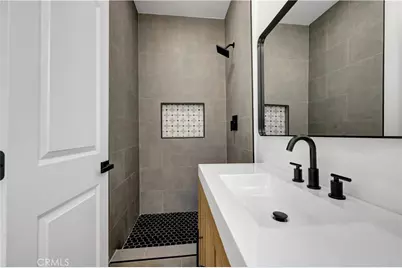 3515 S Norton, Los Angeles, CA 90018 - Photo 48