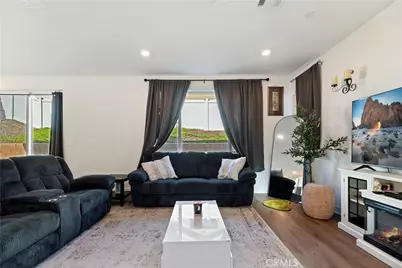 364 Castaic Way, Rialto, CA 92377 - Photo 4