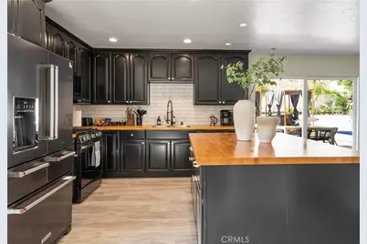 23413 Oxnard Street, Woodland Hills, CA 91367 - Photo 14