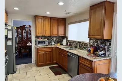 13747 Cabrillo Court, Fontana, CA 92336 - Photo 10