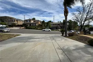 22219 Trinity Pl, Saugus, CA 91390 - Photo 2