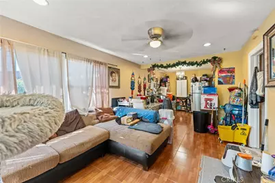 10107 Paloma, Los Angeles, CA 90002 - Photo 12