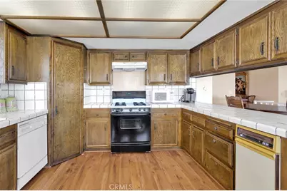 18063 Mariner Drive, Victorville, CA 92395 - Photo 16