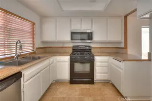 14319 Weeping Willow Ln, Fontana, CA 92337 - Photo 6