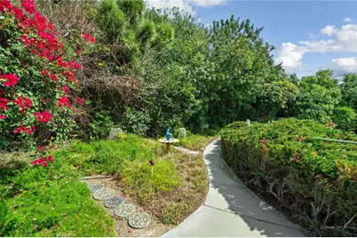 881 Dublin Court, Upland, CA 91784 - Photo 32