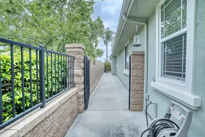 14616 Meadowbrook Lane, Jurupa, CA 92880 - Photo 10