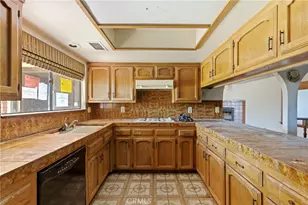 8801 Sorrel, Bakersfield, CA 93307 - Photo 12