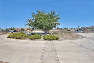 20916 Thunderbird, Apple Valley, CA 92307 - Photo 12
