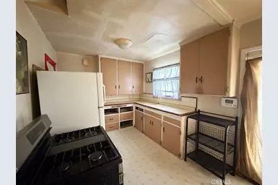 1324 W 101st, Los Angeles, CA 90044 - Photo 10