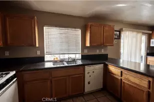 1045 Amarillo Ct, Riverside, CA 92501 - Photo 4