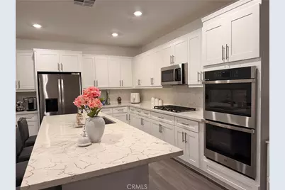 562 Hudson Way, Rialto, CA 92377 - Photo 2