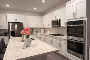 562 Hudson Wy, Rialto, CA 92377 - Photo 2