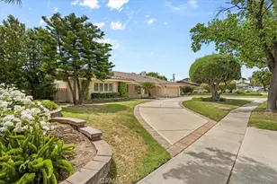 276 Grant St, Upland, CA 91784 - Photo 2