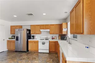 16029 White Mountain, Victorville, CA 92394 - Photo 8