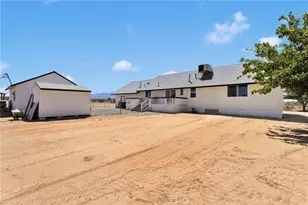 8038 Begonia Rd, Phelan, CA 92371 - Photo 40