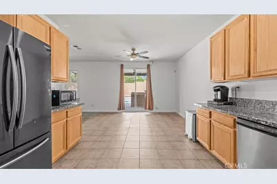 16590 Shoal Creek Lane, Fontana, CA 92336 - Photo 14