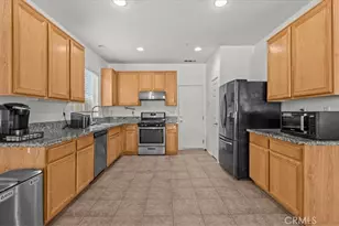16590 Shoal Creek Ln, Fontana, CA 92336 - Photo 12