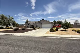 13863 Coachella Rd, Apple Valley, CA 92307 - Photo 2