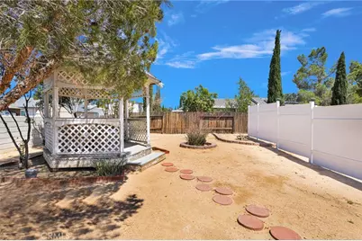 13863 Coachella Road, Apple Valley, CA 92307 - Photo 46