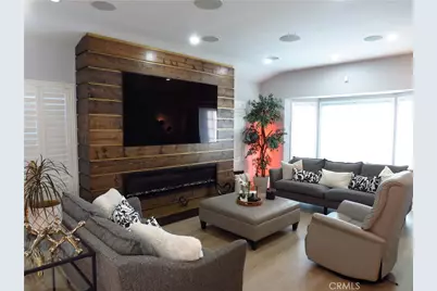 725 W 111th Street, Los Angeles, CA 90044 - Photo 8