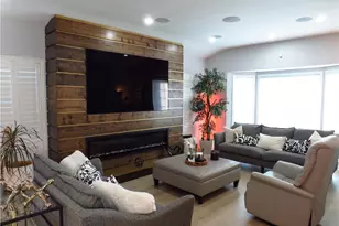 725 W 111th St, Los Angeles, CA 90044 - Photo 8