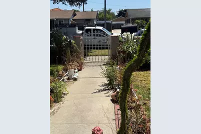1110 S Towner, Santa Ana, CA 92707 - Photo 2