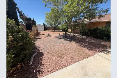 15976 Acoma, Apple Valley, CA 92307 - Photo 10