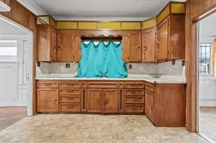 872 W 47th St, Los Angeles, CA 90037 - Photo 18
