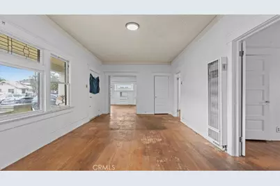 872 W 47th Street, Los Angeles, CA 90037 - Photo 8
