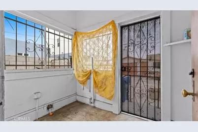 872 W 47th Street, Los Angeles, CA 90037 - Photo 28