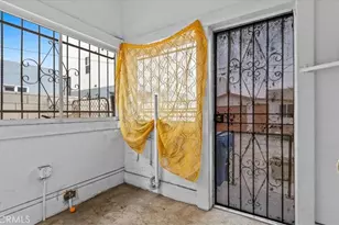 872 W 47th St, Los Angeles, CA 90037 - Photo 28