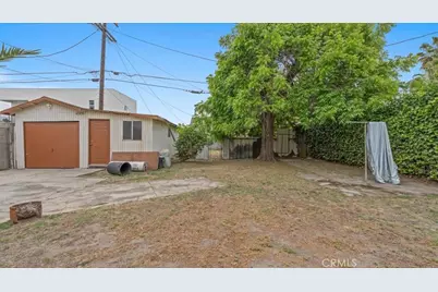 872 W 47th Street, Los Angeles, CA 90037 - Photo 32