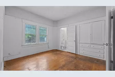 872 W 47th Street, Los Angeles, CA 90037 - Photo 20
