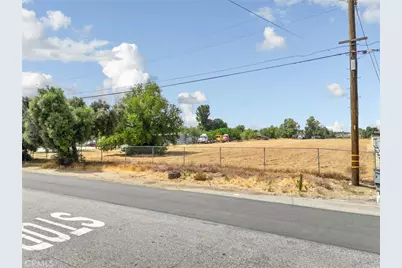 18438 Hawthorne, Bloomington, CA 92316 - Photo 10