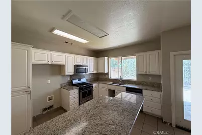 16183 Blue Haven Court, Riverside, CA 92503 - Photo 8
