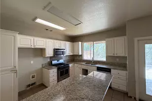 16183 Blue Haven Ct, Riverside, CA 92503 - Photo 8