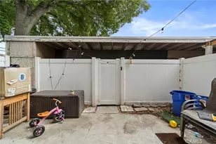 698 E 5th St, Azusa, CA 91702 - Photo 28