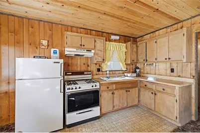 457 Los Angeles, Sugarloaf, CA 92386 - Photo 6