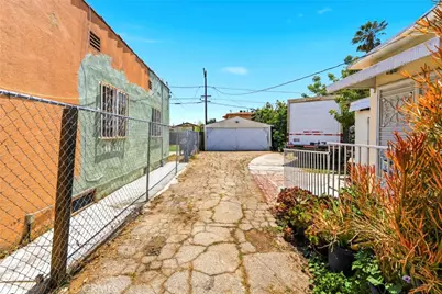 1308 W 90th, Los Angeles, CA 90044 - Photo 32
