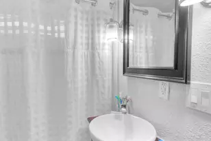 1031 W 61st St, Los Angeles, CA 90044 - Photo 14