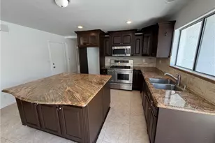 27589 Elder View Dr, Valencia, CA 91354 - Photo 32