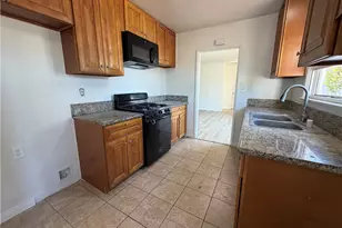 17046 Saticoy St, Van Nuys, CA 91406 - Photo 14