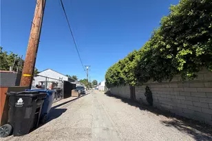 17046 Saticoy St, Van Nuys, CA 91406 - Photo 46