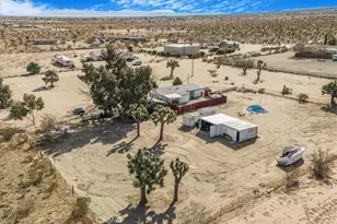 13378 Paramount Rd, Phelan, CA 92371 - Photo 10