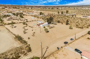 13378 Paramount Rd, Phelan, CA 92371 - Photo 2